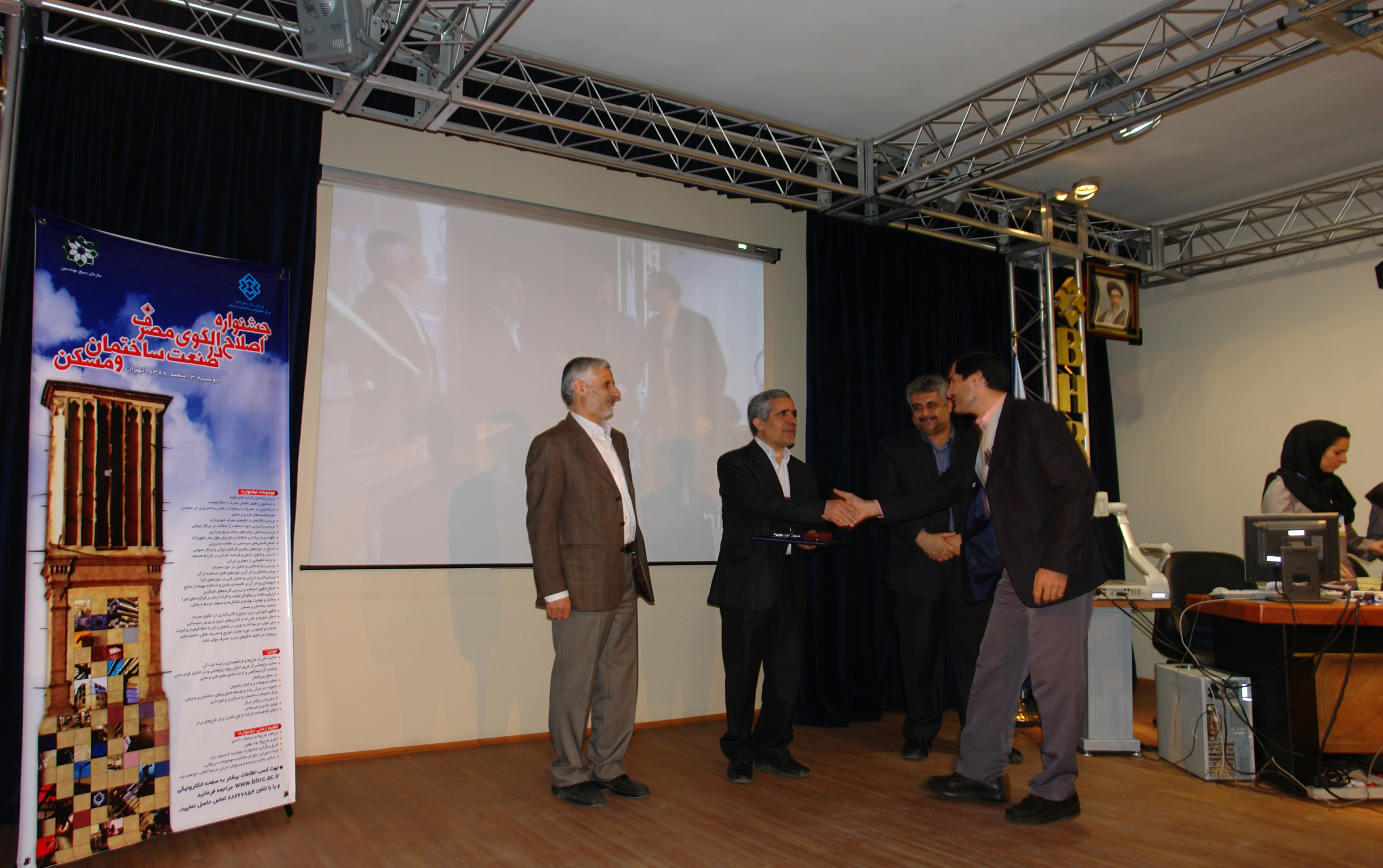 از برگزیدگان مقالات برتر تقدیر به عمل آمد